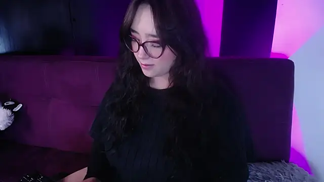 Snapshot of Miss_Loise chatting on 12.12.24 Miss Loise online show from 12.12.24