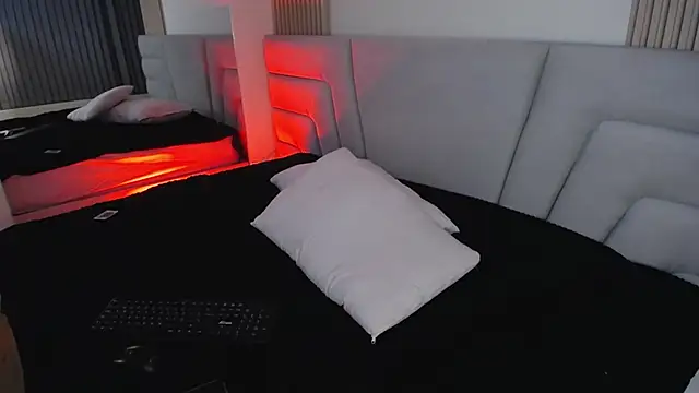 Miss Loise online show from 10.25.25