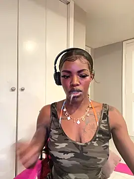 Snapshot of wishwashhy22 chatting on 10.11.25 wishwashhy22 online show from 10.11.25