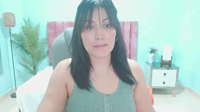 sophia hadid online show from 11.25.25