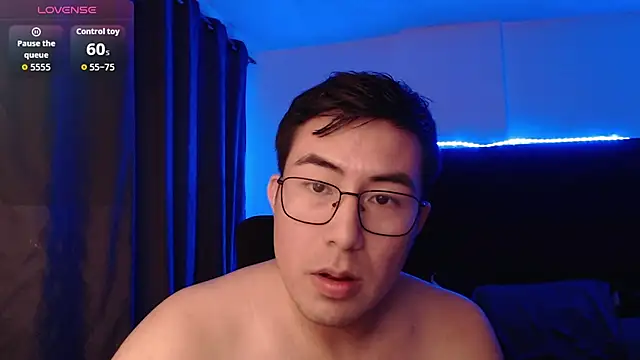Snapshot of andrewmhilton_ chatting on 07.18.26 andrewmhilton online show from 07.18.26