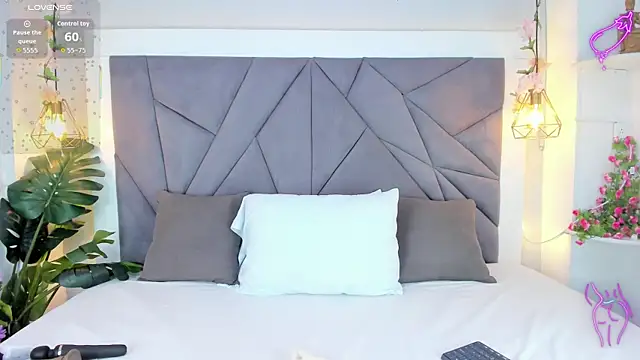 KiarhaTrixie online show from 10.12.25