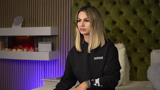 Snapshot of TiffanyMaze chatting on 10.02.25 TiffanyMaze online show from 10.02.25