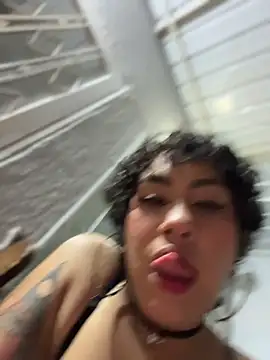 ZahaRoseee online show from 02.28.26