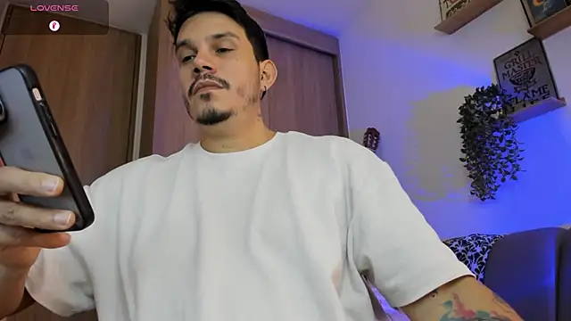 Snapshot of alejandro_stark chatting on 06.29.26 alejandro stark online show from 06.29.26
