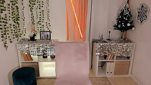 mia x love online show from 12.21.25