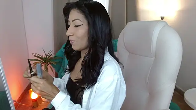 Snapshot of sofia_perez___ chatting on 02.13.25 sofia perez online show from 02.13.25