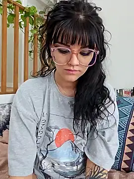 Snapshot of anyalikestosuck chatting on 02.19.25 anyalikestosuck online show from 02.19.25