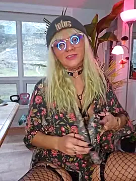 anyalikestosuck online show from 12.15.25