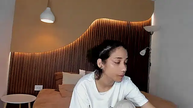 hot little bunny online show from 12.04.24