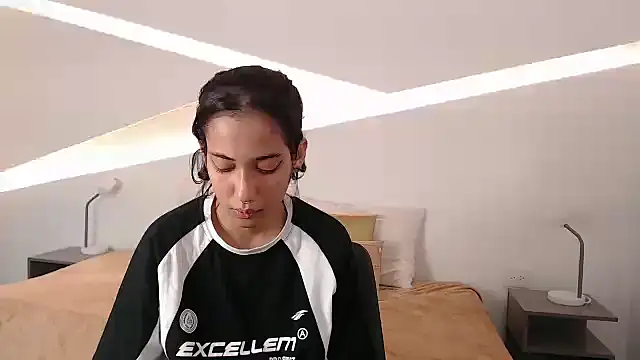 hot little bunny online show from 12.06.24