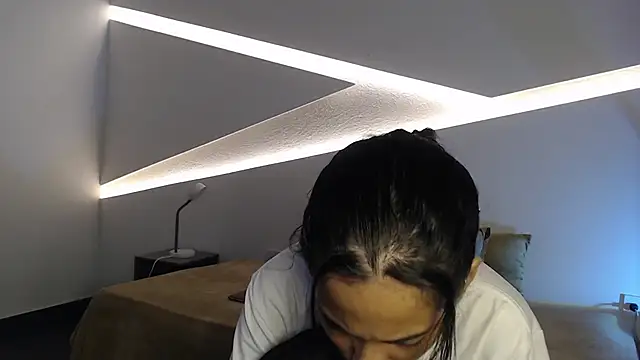 hot little bunny online show from 10.08.25