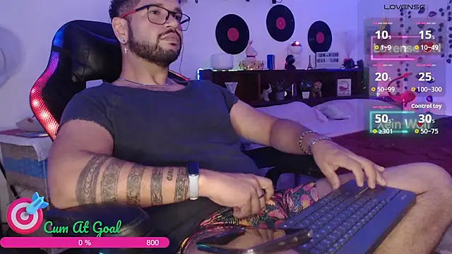Snapshot of Xein_WoIf chatting on 06.14.26 Xein WoIf online show from 06.14.26