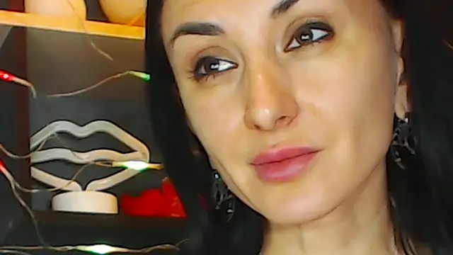Snapshot of Siaconna chatting on 12.18.24 Siaconna online show from 12.18.24