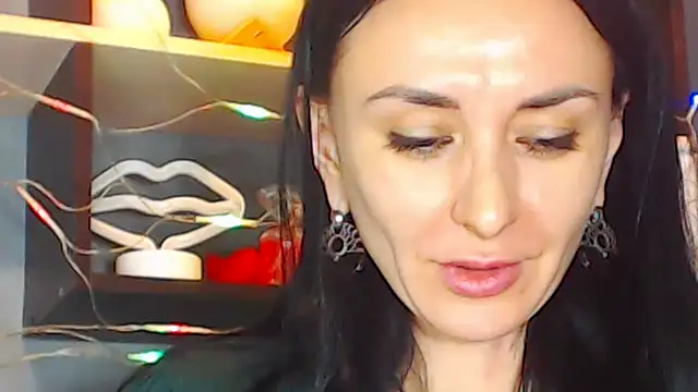 Snapshot of Siaconna chatting on 12.22.24 Siaconna online show from 12.22.24