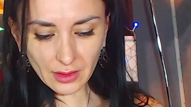 Snapshot of Siaconna chatting on 12.23.24 Siaconna online show from 12.23.24