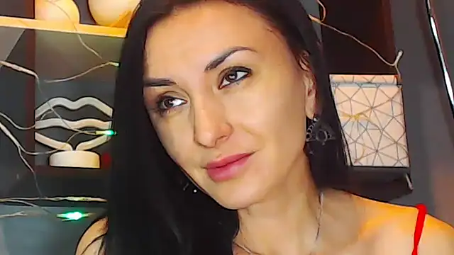 Snapshot of Siaconna chatting on 12.25.24 Siaconna online show from 12.25.24