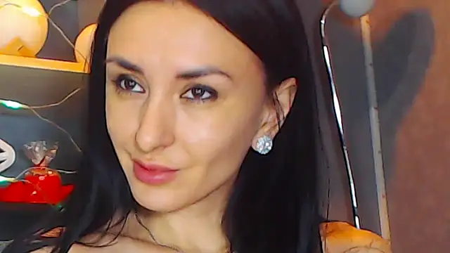 Snapshot of Siaconna chatting on 12.28.24 Siaconna online show from 12.28.24