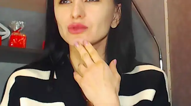 Snapshot of Siaconna chatting on 02.12.25 Siaconna online show from 02.12.25