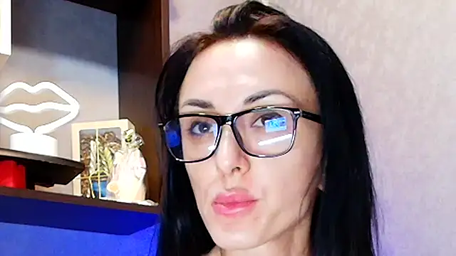 Snapshot of Siaconna chatting on 09.15.25 Siaconna online show from 09.15.25