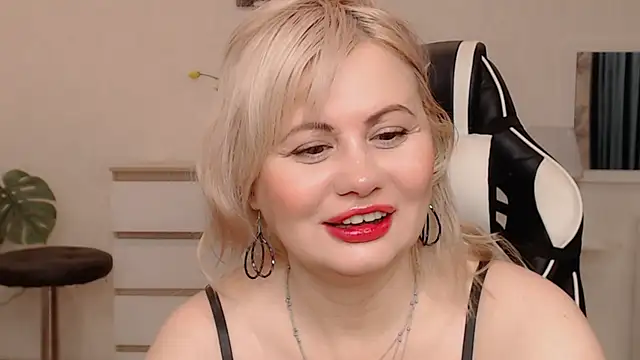 Lola Richie online show from 10.12.25