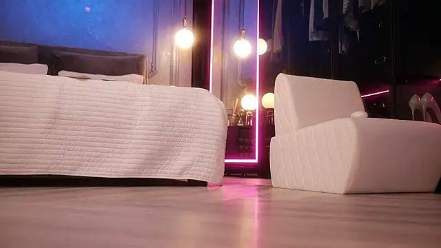 Snapshot of Rikka_Moore chatting on 10.11.25 Rikka Moore online show from 10.11.25