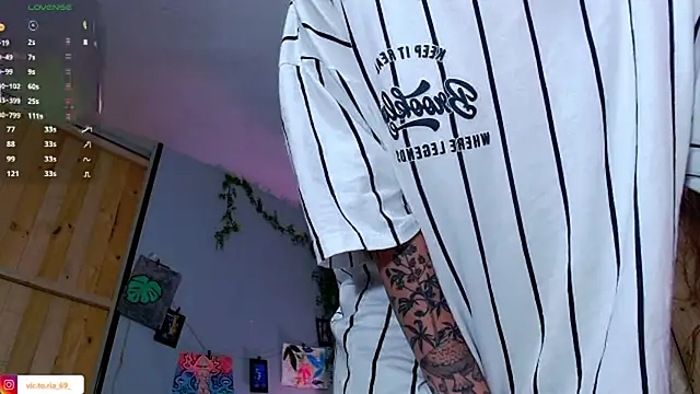 VickyJackson  online show from 10.08.25