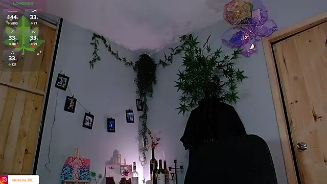 VickyJackson  online show from 10.30.25