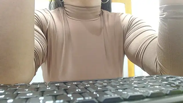 Snapshot of Cholatin chatting on 10.20.25 Cholatin online show from 10.20.25