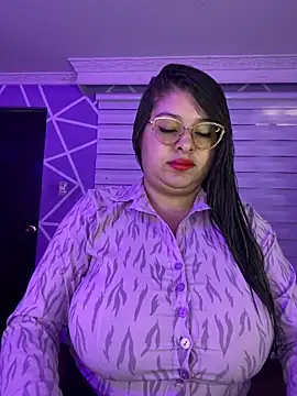 MiiaaJoness online show from 10.20.25