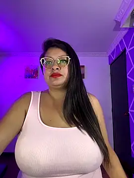 MiiaaJoness online show from 11.15.25