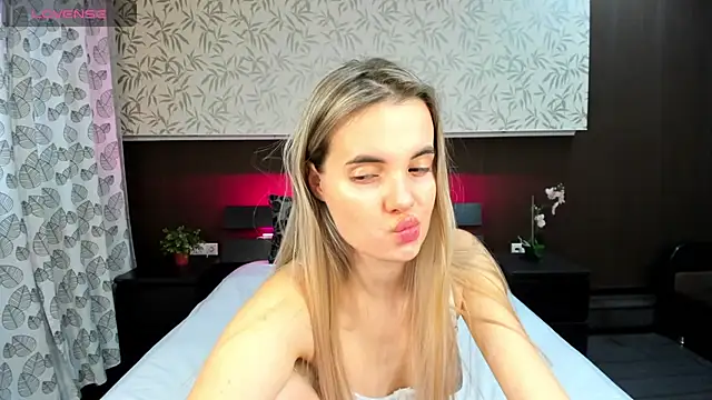 Snapshot of Donna_Evans chatting on 02.06.25 Donna Evans online show from 02.06.25