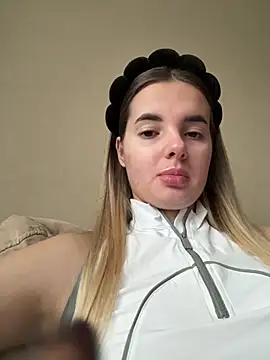 Snapshot of Donna_Evans chatting on 10.30.25 Donna Evans online show from 10.30.25