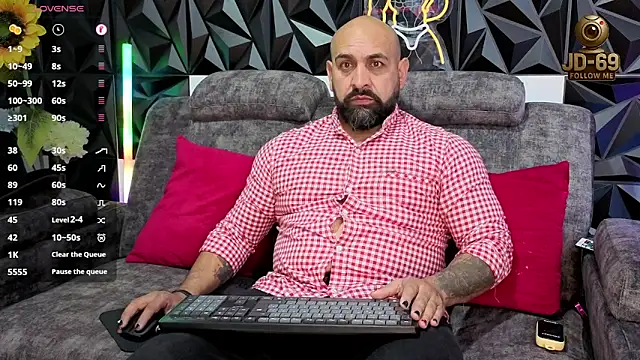 Snapshot of JD-69 chatting on 10.10.25 JD-69 online show from 10.10.25