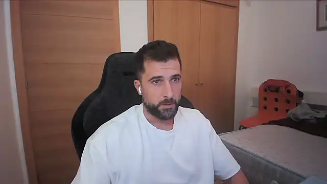 Snapshot of alex877x chatting on 10.08.25 alex877x online show from 10.08.25