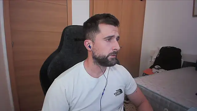 Snapshot of alex877x chatting on 10.08.25 alex877x online show from 10.08.25