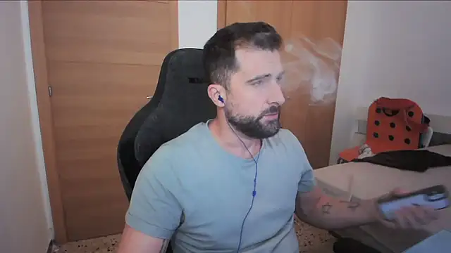 Snapshot of alex877x chatting on 10.10.25 alex877x online show from 10.10.25