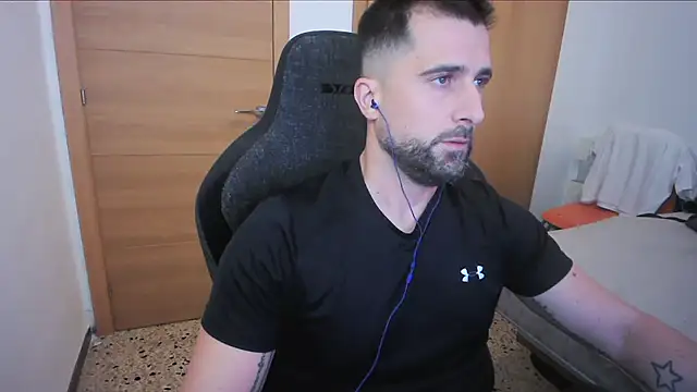 Snapshot of alex877x chatting on 10.11.25 alex877x online show from 10.11.25