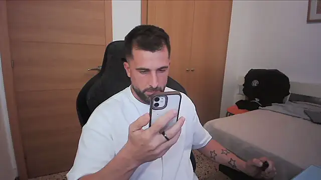 Snapshot of alex877x chatting on 10.12.25 alex877x online show from 10.12.25