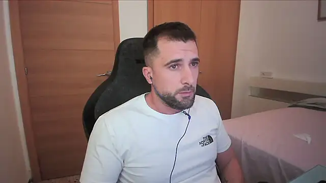 Snapshot of alex877x chatting on 10.28.25 alex877x online show from 10.28.25