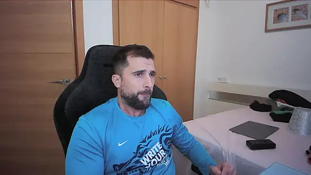 Snapshot of alex877x chatting on 11.05.25 alex877x online show from 11.05.25