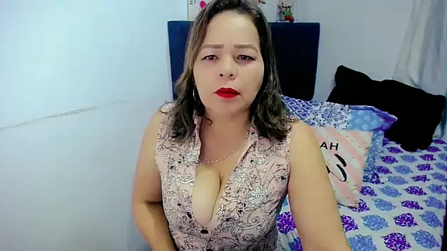 Snapshot of isabella_hotx10 chatting on 12.13.24 isabella hotx10 online show from 12.13.24