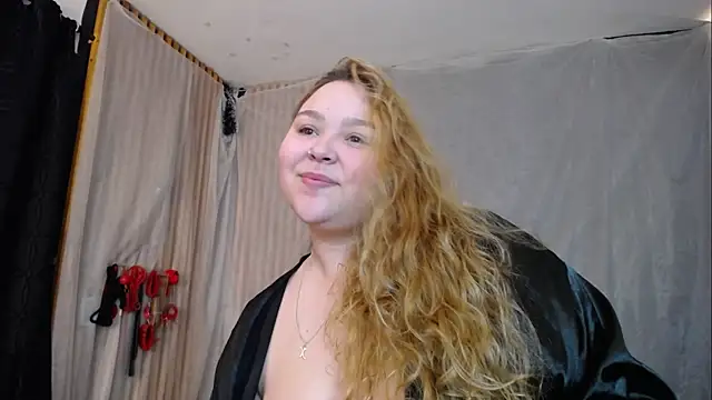 julia sweet 1 online show from 01.31.25