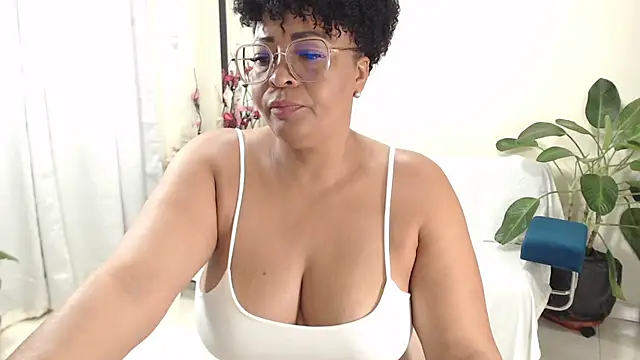 AmbarSofhia online show from 02.18.25