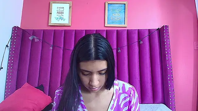 littlee emilyy  online show from 12.12.24