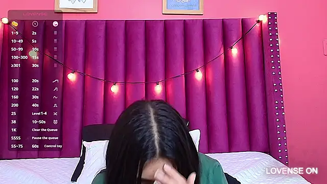 littlee emilyy  online show from 01.24.25