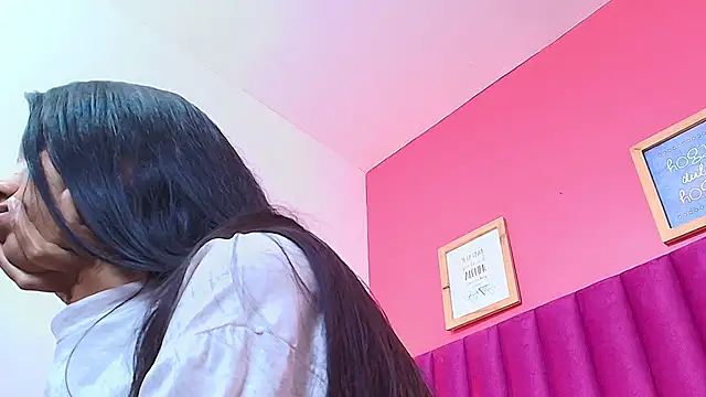 littlee emilyy  online show from 01.28.25