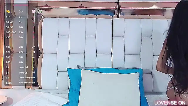 littlee emilyy  online show from 03.19.25