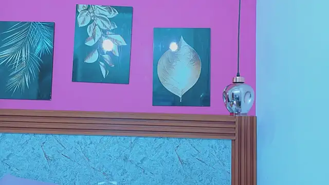 littlee emilyy  online show from 04.04.26