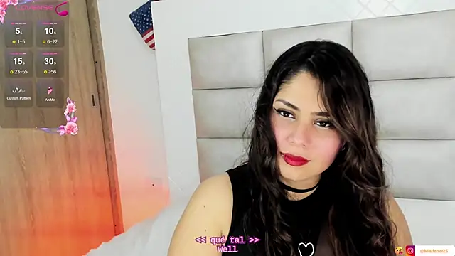 Snapshot of Goddess_mia2 chatting on 10.05.25 Goddess mia2 online show from 10.05.25